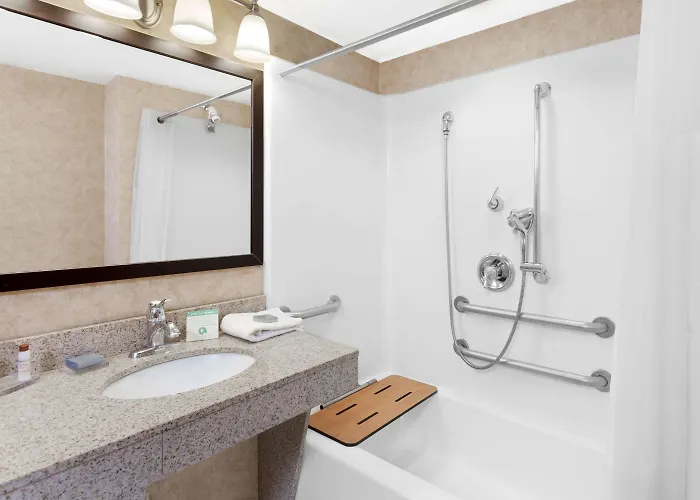 Wingate By Wyndham Hotel 3*