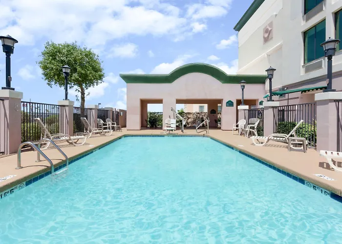 Hotel Wingate By Wyndham 3*