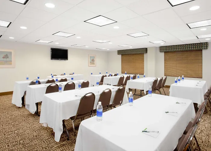 Wingate By Wyndham Hotel
